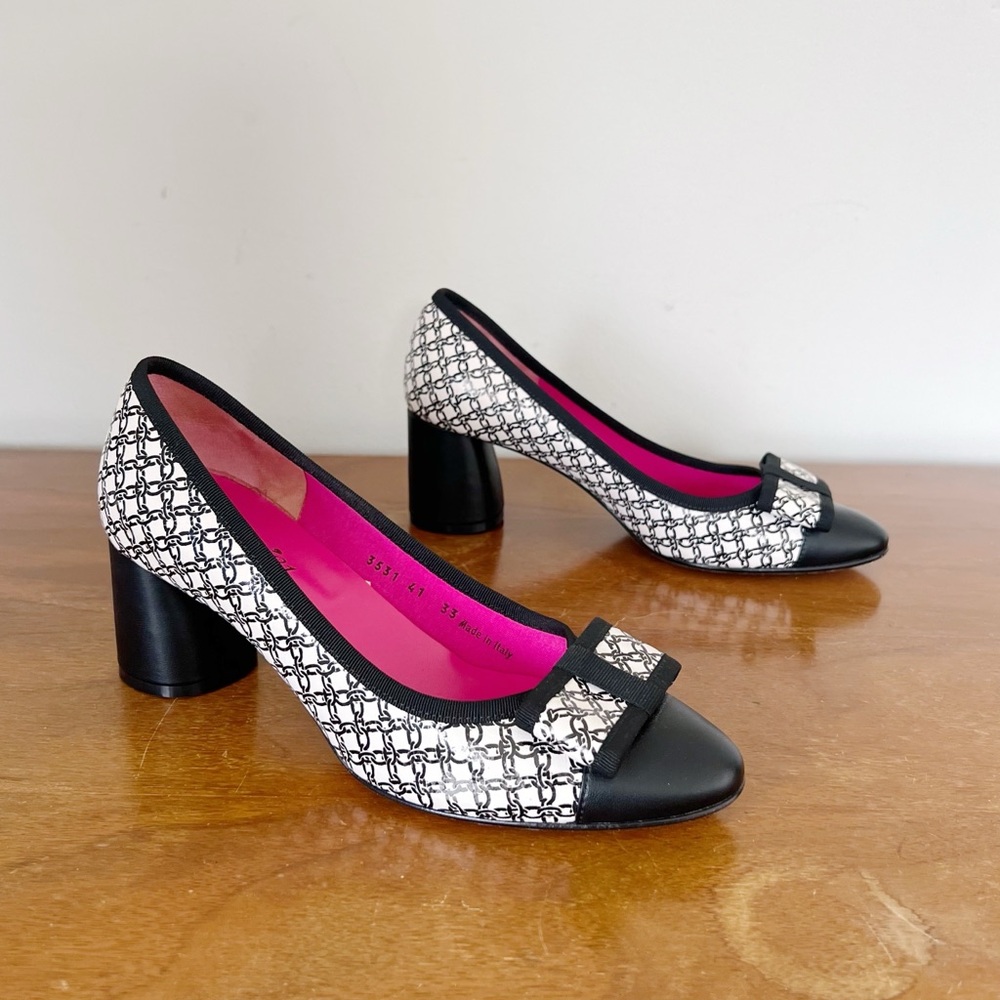 Ferca 81 • Block Heel Pumps heels cap toe bow chain link print white black